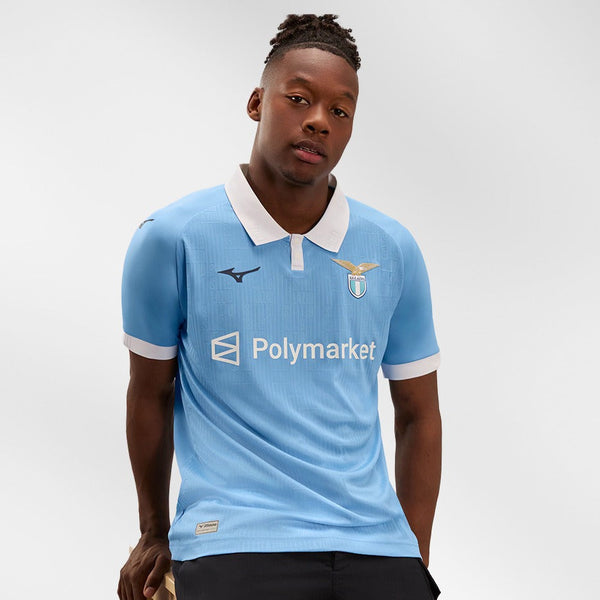 Maglia Lazio Home 2026/2027: azzurro Olimpico firmata Mizuno