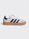 Adidas Samba XLG bianche in pelle con scritta SAMBA dorata e suola gum XL vista laterale