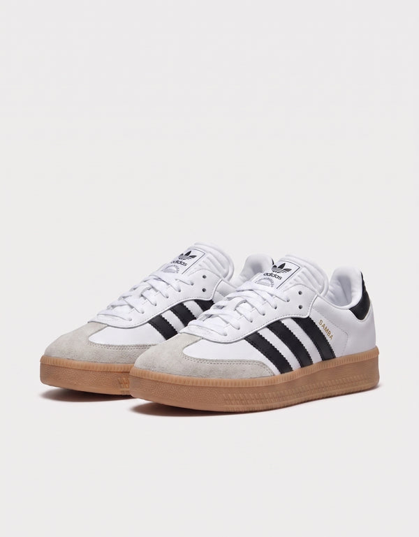 Adidas Samba XLG bianche in pelle con 3 stripes nere e suola gum rialzata vista frontale
