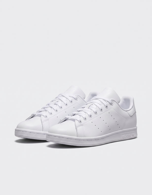 Coppia Adidas Stan Smith Bianche vista tre quarti tomaia e suola bianca