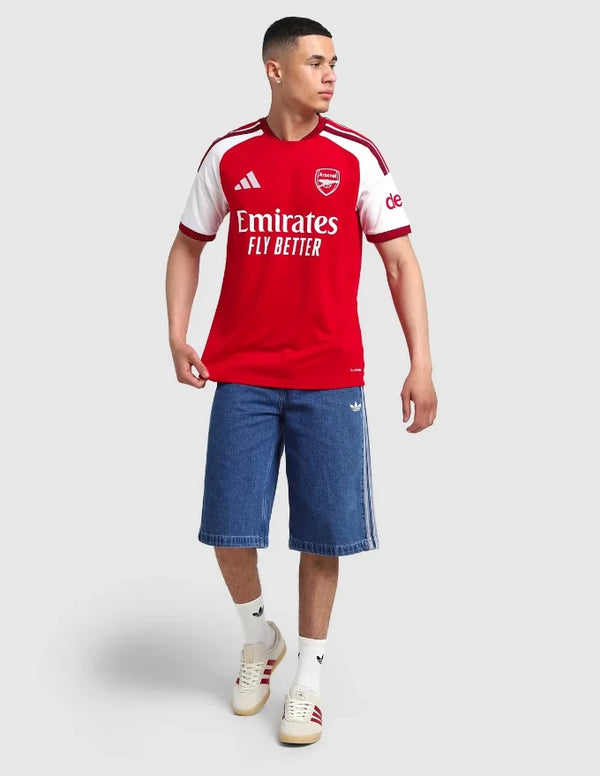 Arsenal Maglia Home 2026/2027 Adidas rossa con maniche raglan bianche - ritratto busto
