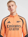 Tuta Arsenal Allenamento Arancione 2026/2027 Adidas – dettaglio petto