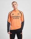 Tuta Arsenal Allenamento Arancione 2026/2027 Adidas – indossata fronte