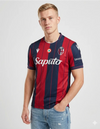 Bologna Maglia Home 2025/2026 Macron - Vista Completa Strisce Rossoblu