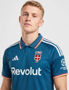Maglia Como Home 2026/2027 adidas blu petrolio con stemma Como 1907 e sponsor Revolut