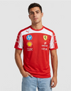 Ferrari T-Shirt Ufficiale F1 2026 Puma indossata a figura intera