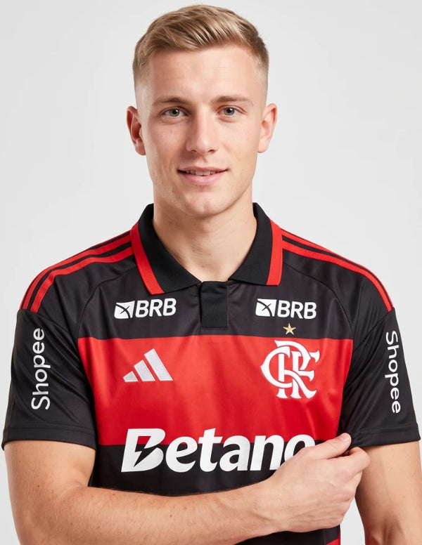 Maglia Flamengo Home 2026/2027 Adidas a fasce rosse e nere con stemma CRF e sponsor Betano