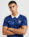 Francia Maglia Home 2026 Nike - Dettaglio Stemma FFF Gallo Dorato e Colletto Bianco