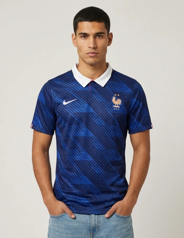 Francia Maglia Home 2026 Nike - Vista Completa Fronte Pattern Geometrico