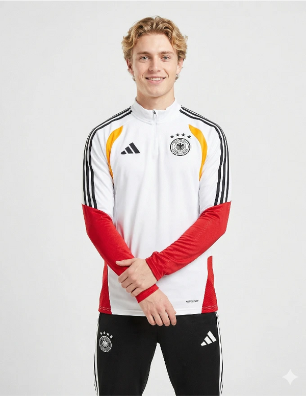 Modello in allenamento che indossa la Tuta Drill Germania 1/4 Zip 2026 - Provehito.