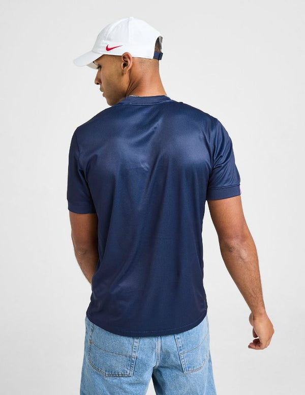 Retro Maglia Paris Saint-Germain 2025 26 con font ufficiale Ligue 1 e numeri bianchi