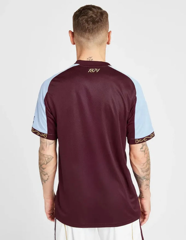 Aston Villa Maglia Home 2025/2026 - Dettaglio Colletto con Anno di Fondazione 1874