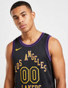 Dettaglio Canotta Los Angeles Lakers City Edition Swingman 2025/2026 nera con scritta Los Angeles Lakers gialla e swoosh Nike