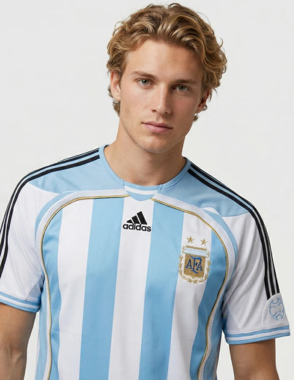 maglia argentina home 2006 adidas mondiali dettaglio stemma afa due stelle cuciture oro