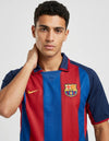 Dettaglio maglia Barcellona Home 2003/2004 Nike con stemma FC Barcelona e colletto a polo blu scuro