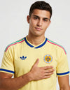 Dettaglio maglia Curaçao Away 2026 Adidas Originals con stemma Federashon Futbol Kòrsou e logo trefoil