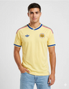 Maglia Curaçao Away 2026 Adidas Originals gialla con bande multicolore sulle spalle e colletto blu