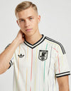 maglia giappone away 2026 adidas originals dettaglio stemma jfa colletto nero righe colorate