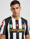 Dettaglio maglia Juventus Home 2002/2003 Lotto con stemma Juventus due stelle colletto e sponsor Fastweb