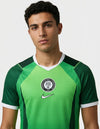 Dettaglio maglia Nigeria Home 2026 Nike con stemma Nigeria Football Federation e colletto a V bianco