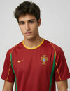 Dettaglio maglia Portogallo Home 2002 Nike con stemma FPF dorato colletto giallo e inserti verdi