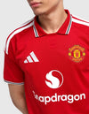 Manchester United maglia home 2026/2027 Adidas rossa con colletto polo bianco-nero tre bande e sponsor Snapdragon