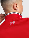 Retro Manchester United maglia home 2026/2027 Adidas con etichetta United sul collo e bande bianche sulle spalle