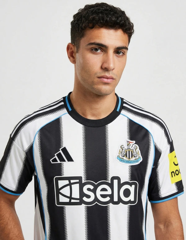 newcastle united maglia home 2025 2026 adidas dettaglio sponsor sela stemma