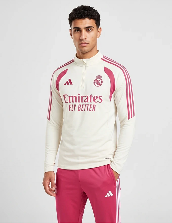 Tuta Real Madrid Adidas bianca e rosa – giacca e pantaloni indossati