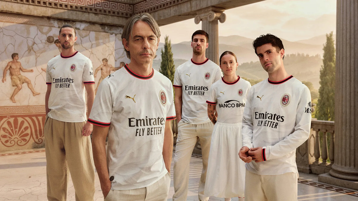 Maglia Milan Away 2026/2027 Puma bianca con colletto rossonero e corona d'alloro dorata, kit da gara