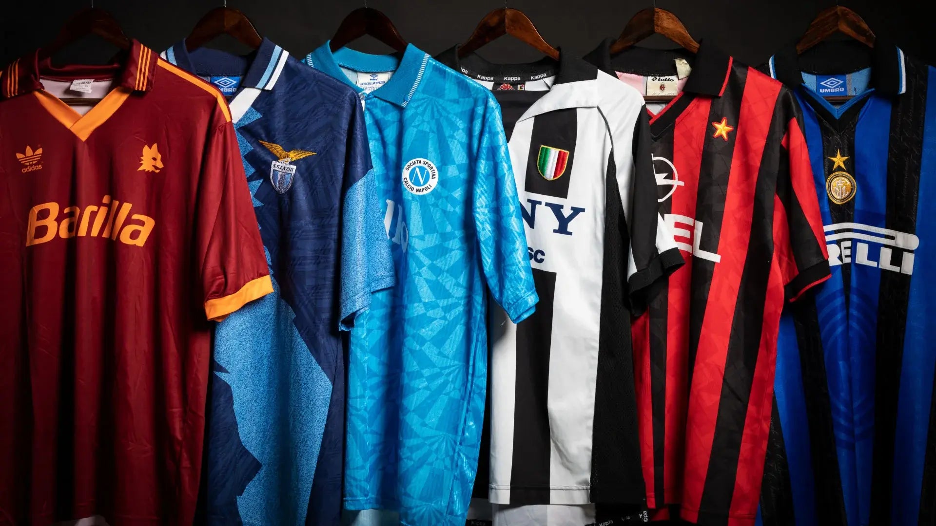 Maglie Calcio Vintage: Il fascino degli anni '90 e 2000 nello Streetwear.