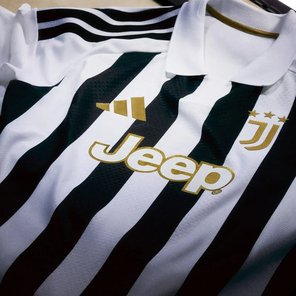La nuova maglia della Juventus 2026/2027: quando le strisce tornano a brillare
