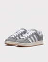Adidas Campus 00s grigie in camoscio con 3 stripes bianche suola panna e fondo gum vista frontale