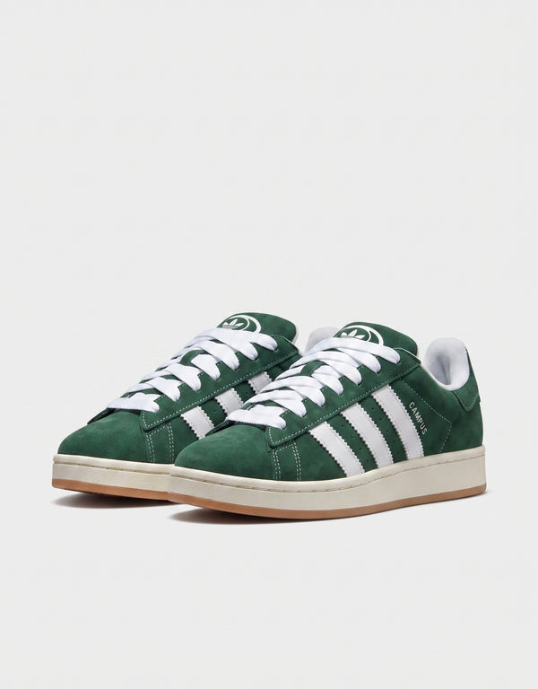 Adidas Campus 00s verde scuro in camoscio con 3 stripes bianche suola panna e fondo gum vista frontale