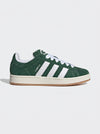 Adidas Campus 00s verde scuro in camoscio con scritta CAMPUS e 3 stripes bianche vista laterale