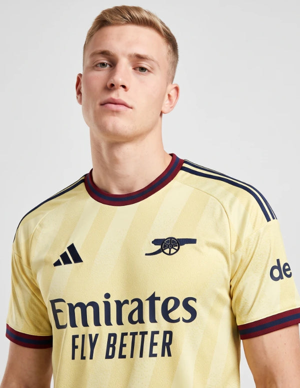Dettaglio maglia Arsenal Terza 2026/2027 Adidas stemma cannone e logo Emirates