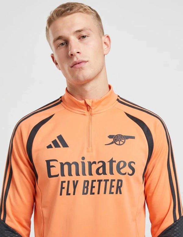 Tuta Arsenal Allenamento Arancione 2026/2027 Adidas – dettaglio petto