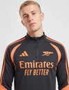 Tuta Arsenal Allenamento Nera 2026/2027 Adidas – dettaglio petto