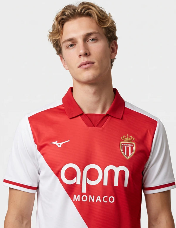 Maglia AS Monaco Home 2026/2027 Mizuno rosso e bianca a diagonale con stemma coronato e sponsor apm Monaco