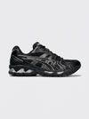 Asics Gel-Kayano 14 Black Pure Silver vista laterale sneaker running nera con dettagli argento