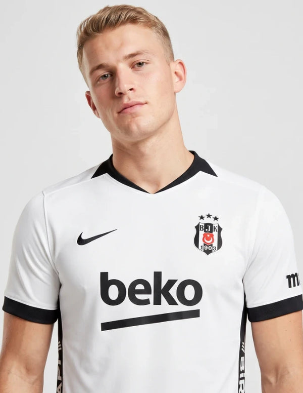 Maglia Home Besiktas 2026/2027 Nike – dettaglio stemma e sponsor Beko