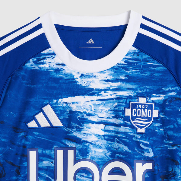 Como Maglia Home 2025/2026 - Dettaglio Stemma 1907 e Sponsor Uber