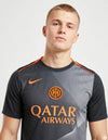 Dettaglio Inter maglia pre match third 2025/2026 Nike con logo IM arancio e sponsor Qatar Airways