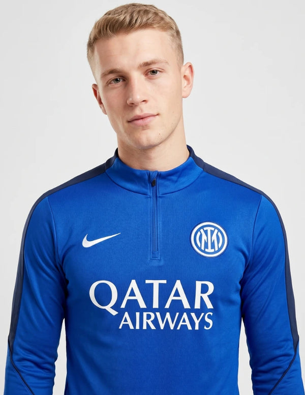 Dettaglio stemma Inter e colletto zip Inter Tuta Strike Drill Top 2026/2027 Nike blu