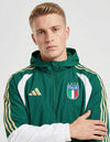 Italia Giacca Antipioggia Pro 2026 Adidas verde - Dettaglio stemma FIGC 4 stelle e bande oro