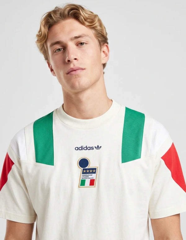 Italia T-Shirt EQT Adidas bianca 2026 – dettaglio stemma FIGC