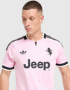 Maglia Juventus Away 2026/2027 adidas rosa con dettagli neri e sponsor Jeep