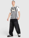 Juventus maglia home 2026/2027 Adidas a strisce verticali bianconere con sponsor Jeep oro e tre stelle