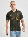 lafc maglia home 2026 2027 adidas dettaglio stemma pattern geometrico oro