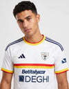 Maglia Away Lecce 2026/2027 Adidas bianca stemma e sponsor – dettaglio
